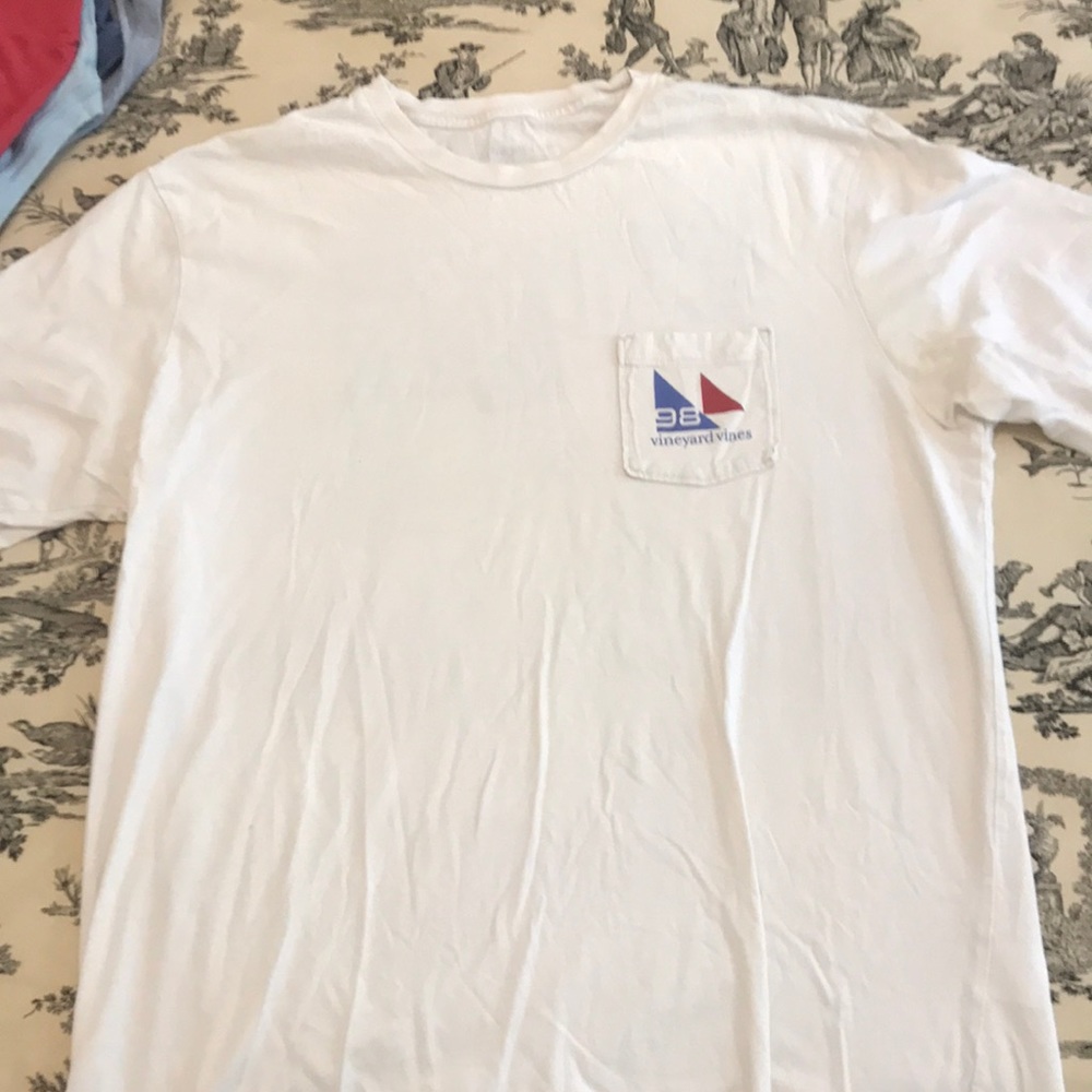 Vineyard vines large T-shirt
